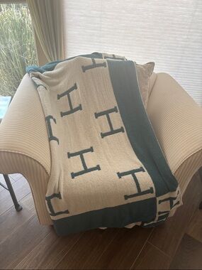 Cozy Two-Tone Throw Blanket with H Pattern